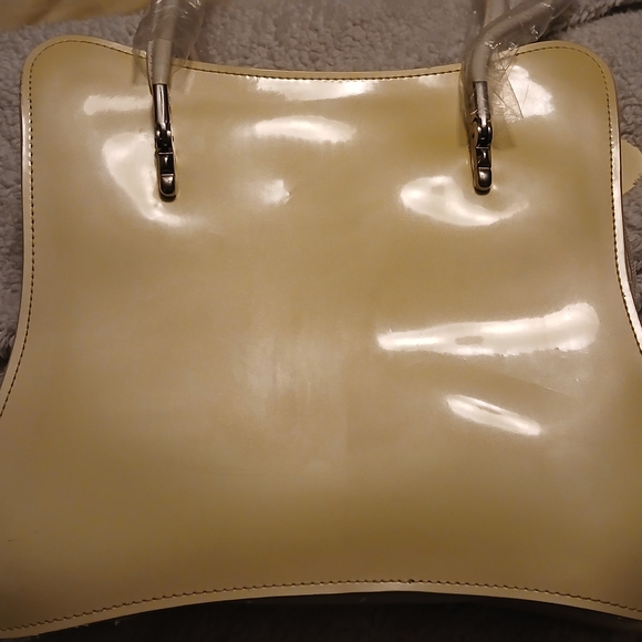 💛✨ Beijo Glossy Yellow Shoulder Bag | NWT | Statement Piece ✨💛 - Picture 5 of 7
